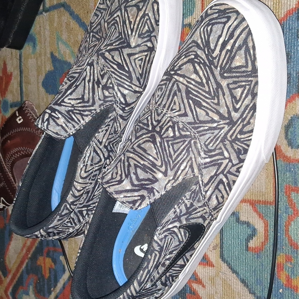Nike SB Men’s Black & Gray Charge Slip-On Patterned Canvas Skateboarding Shoes